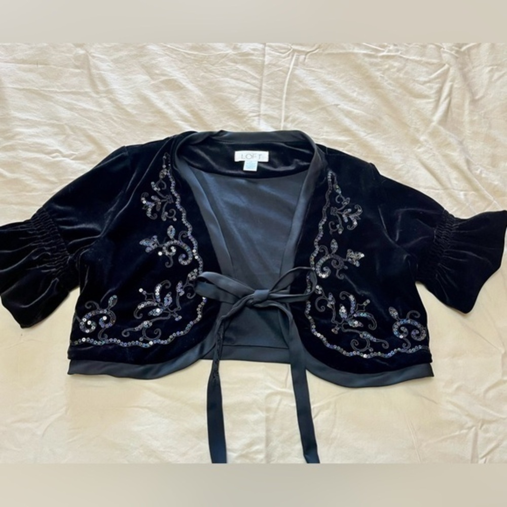 Vintage LOFT Black Velvet short sleeve jacket w/sequins. Small